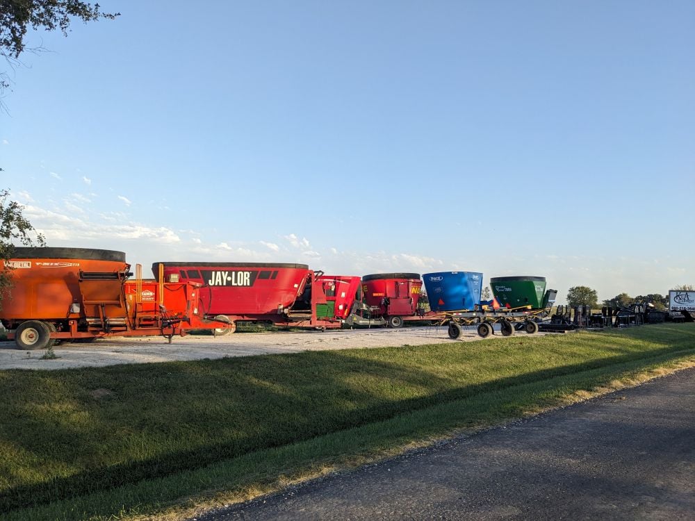 Lots of spreaders and feed and mixer wagons for sale